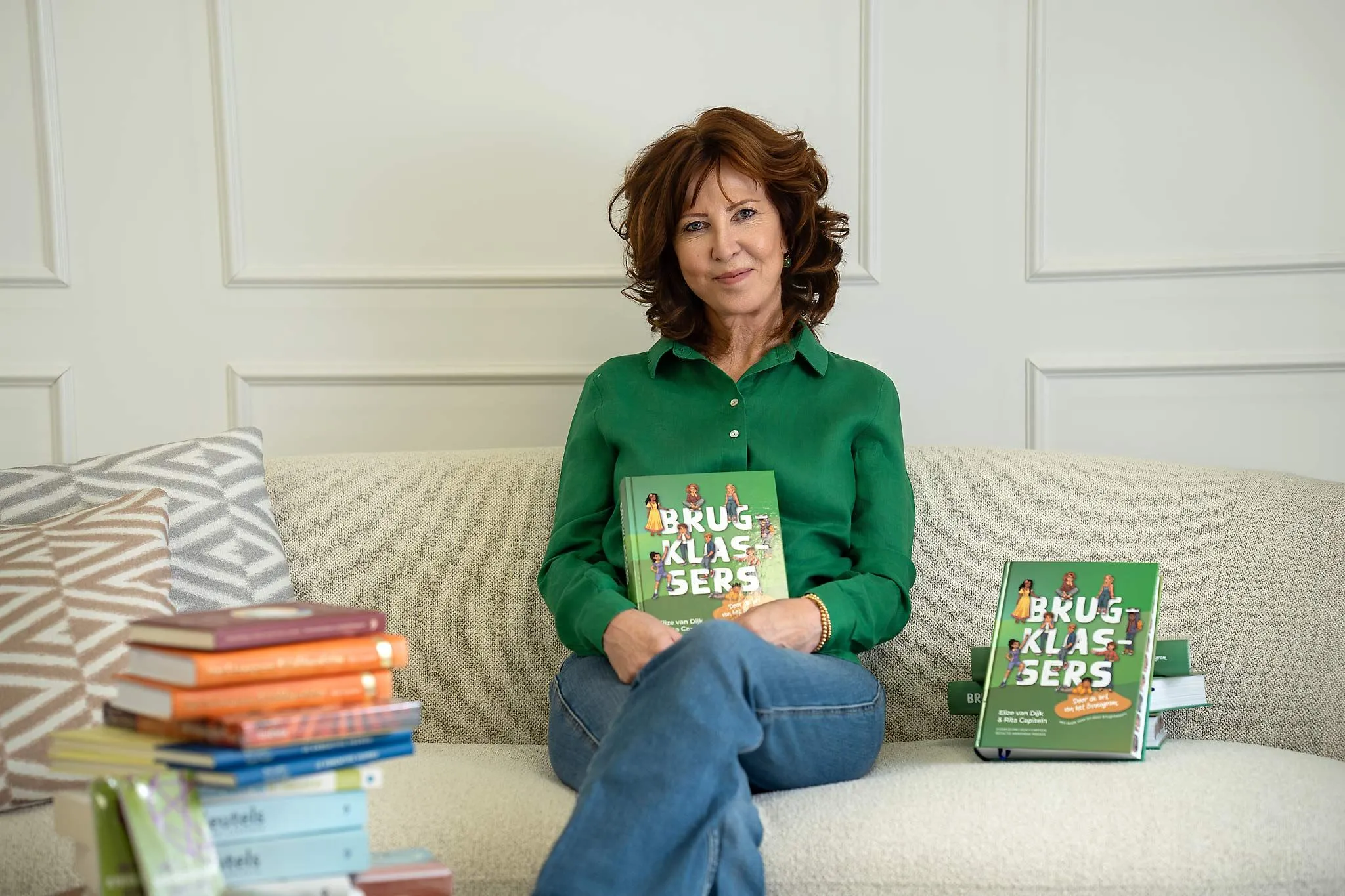 Rita Capitein op de bank met Brugklassers door de bril van het Enneagram en haar eerdere boeken
